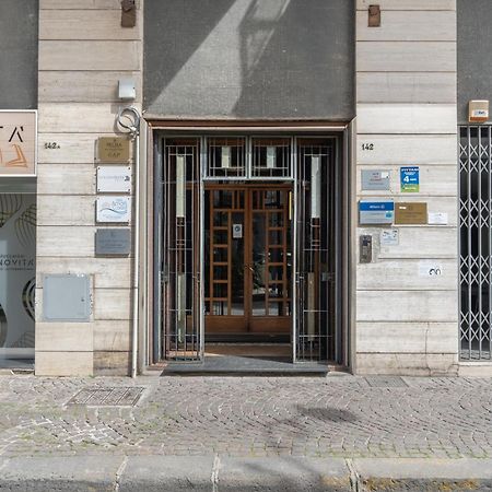 Starhost - Golden Suite Salerno Bagian luar foto