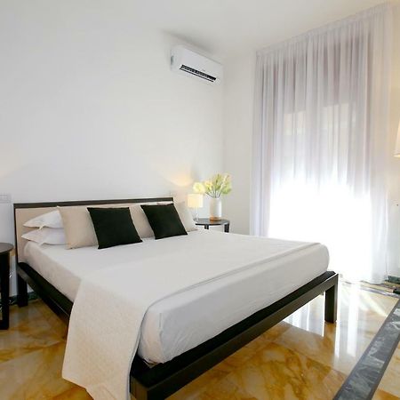 Starhost - Golden Suite Salerno Bagian luar foto