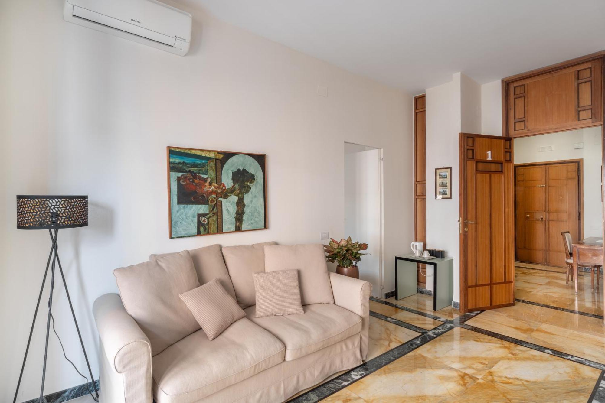 Starhost - Golden Suite Salerno Bagian luar foto