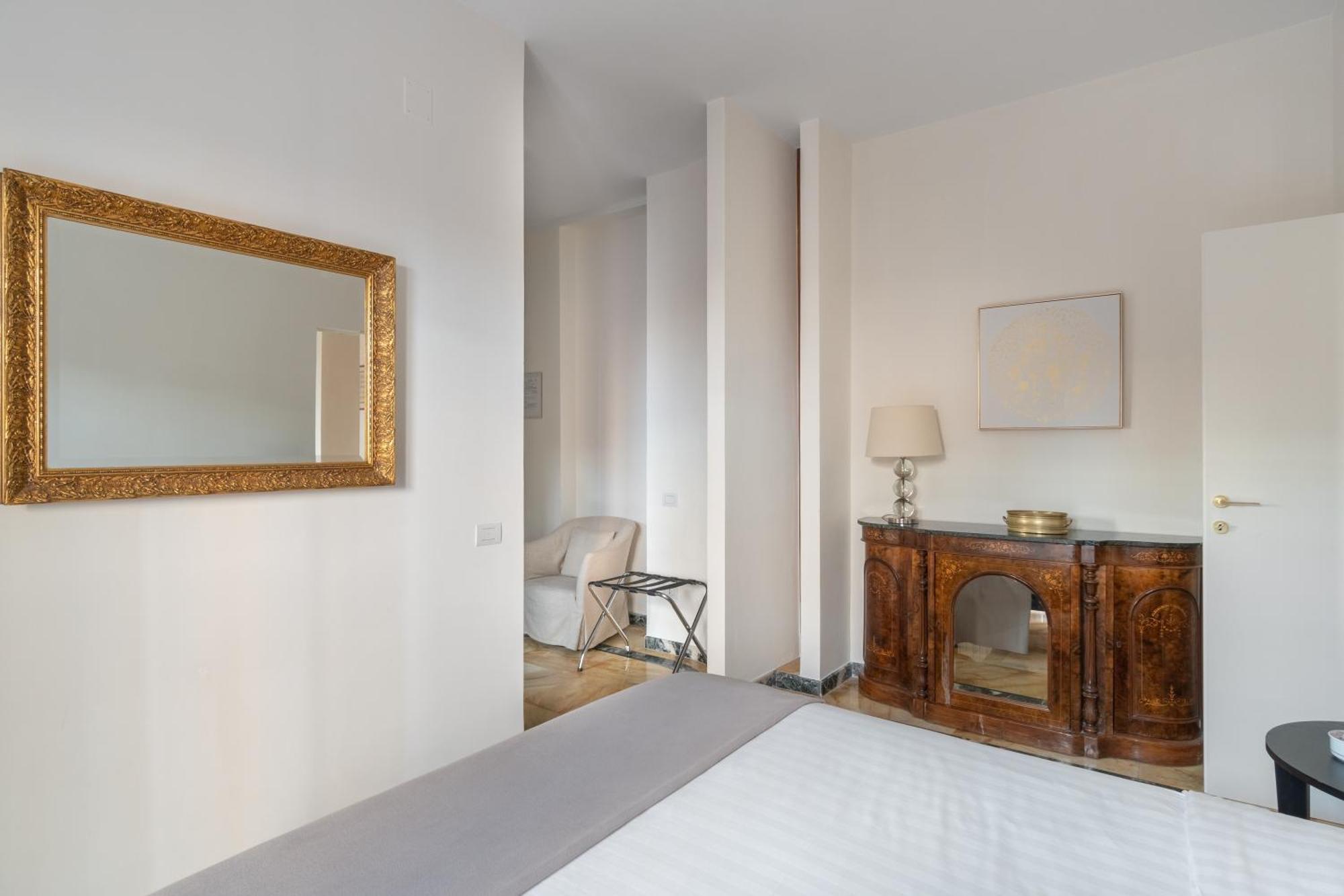 Starhost - Golden Suite Salerno Bagian luar foto
