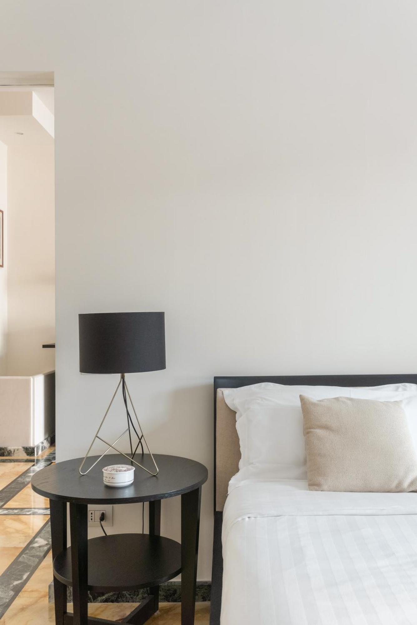Starhost - Golden Suite Salerno Bagian luar foto