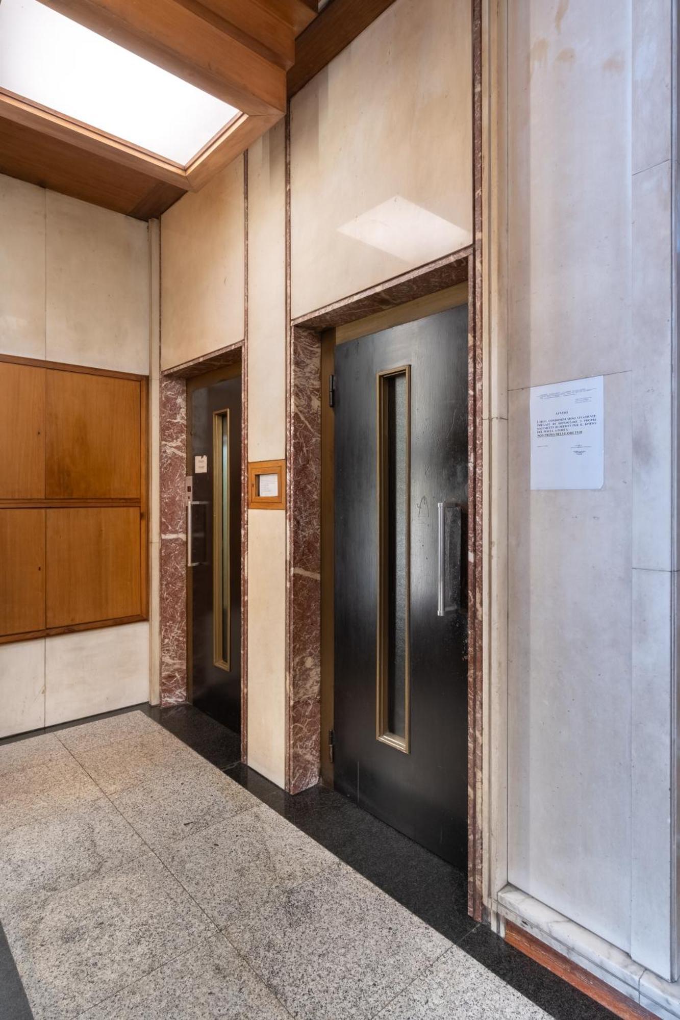 Starhost - Golden Suite Salerno Bagian luar foto