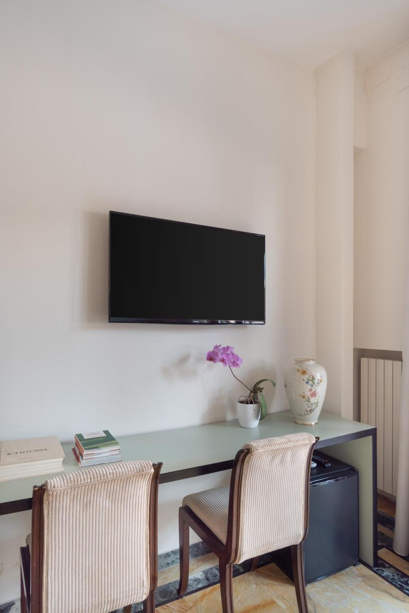 Starhost - Golden Suite Salerno Bagian luar foto