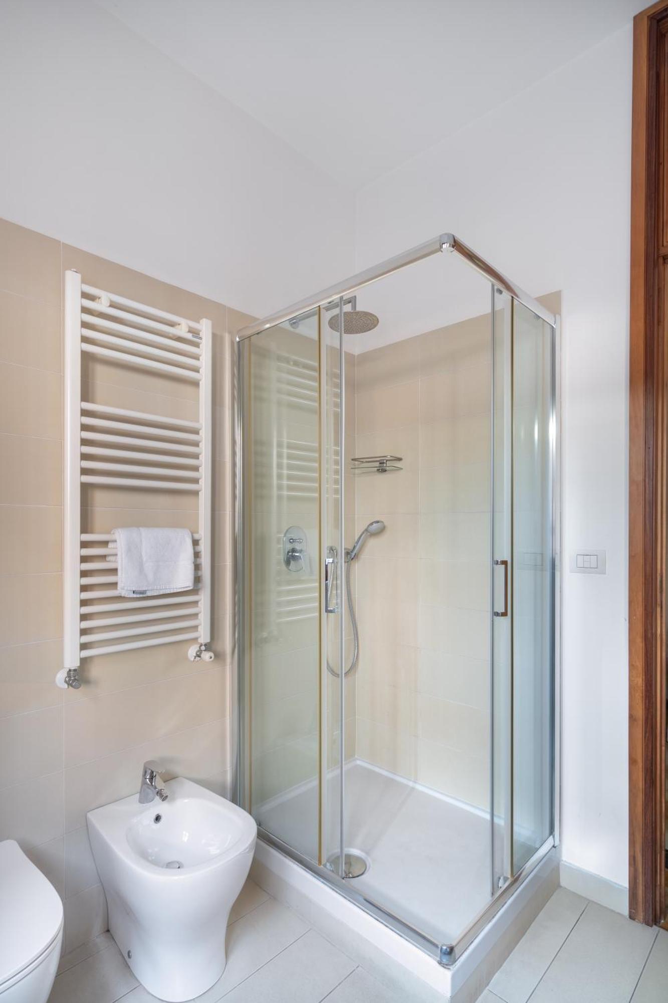 Starhost - Golden Suite Salerno Bagian luar foto