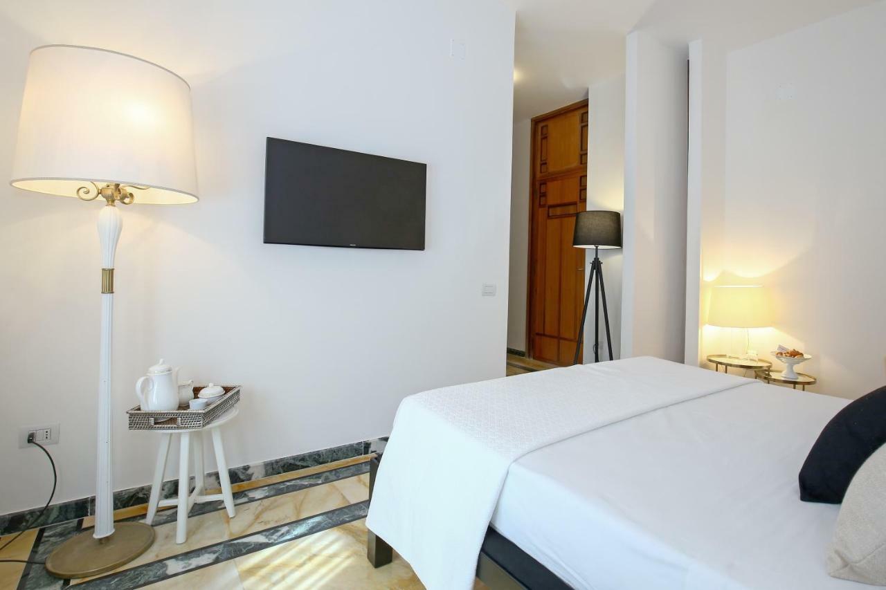 Starhost - Golden Suite Salerno Bagian luar foto