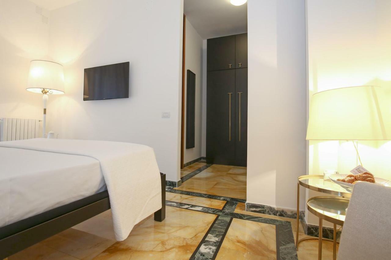 Starhost - Golden Suite Salerno Bagian luar foto