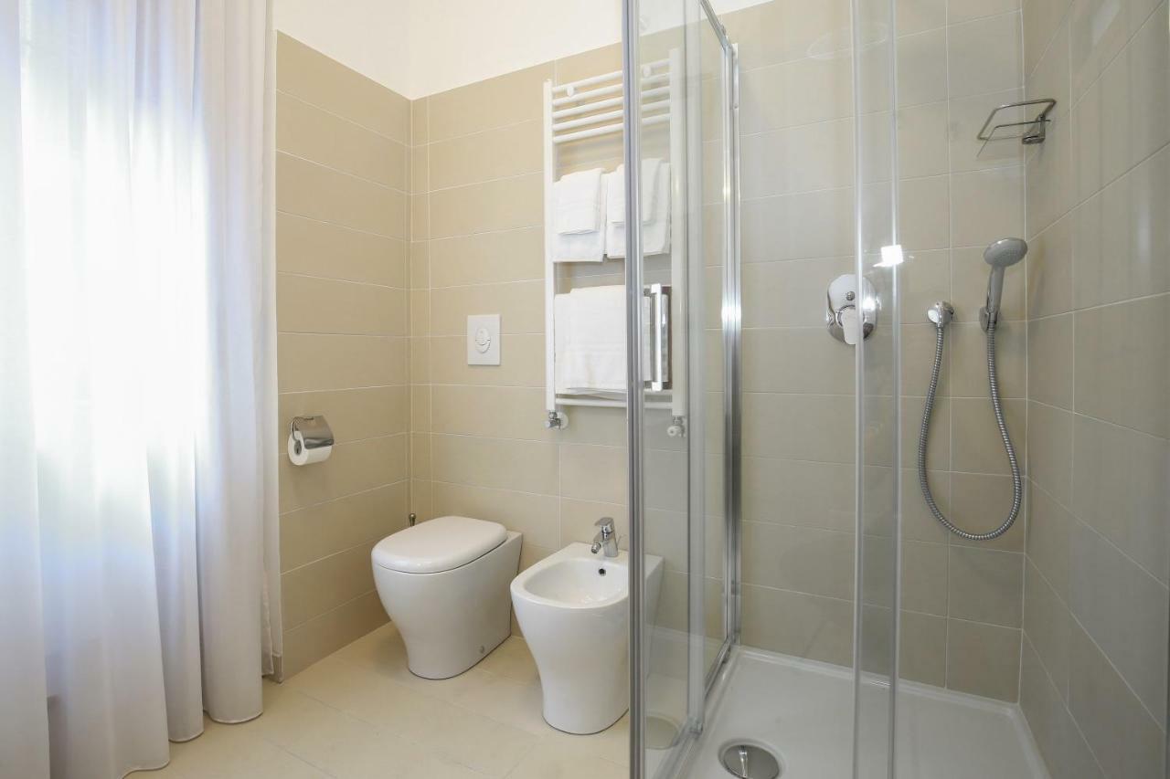 Starhost - Golden Suite Salerno Bagian luar foto