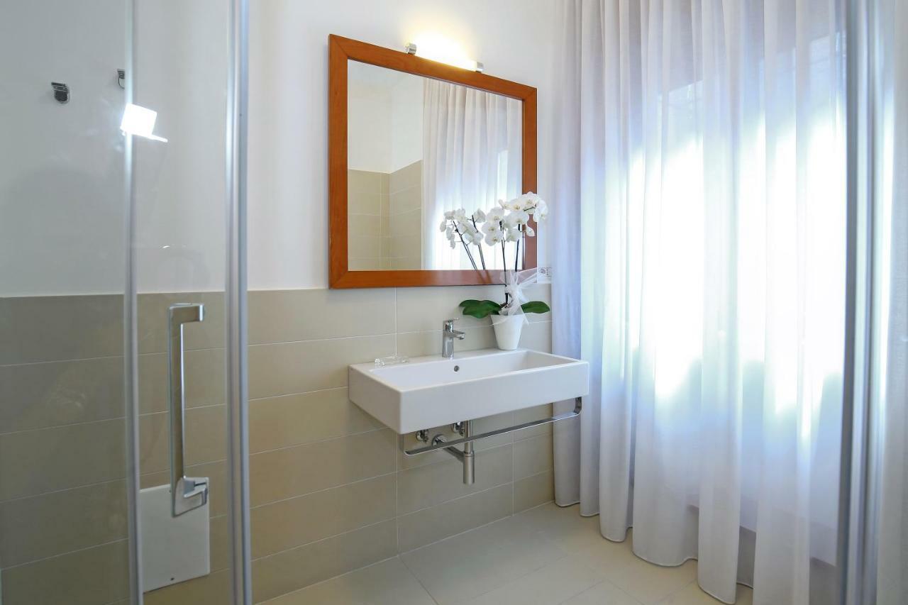 Starhost - Golden Suite Salerno Bagian luar foto