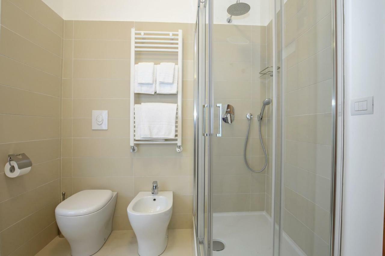 Starhost - Golden Suite Salerno Bagian luar foto