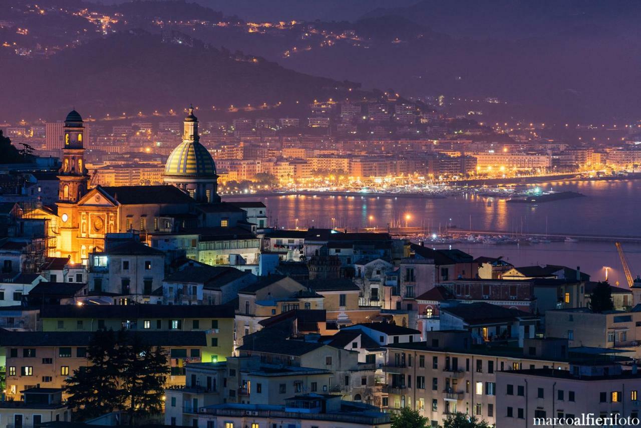 Starhost - Golden Suite Salerno Bagian luar foto
